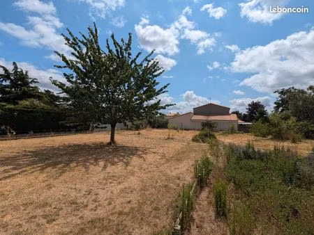 a vendre – terrain constructible de 859 m² st sébastien /loire