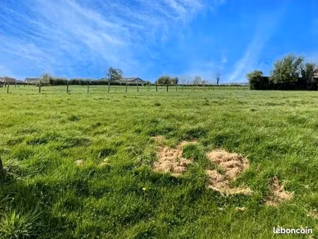 terrain 853 m² diéval