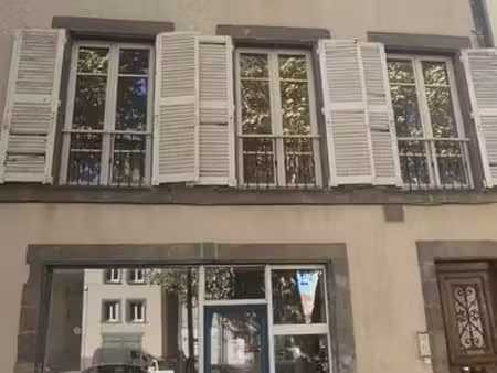 local professionnel avec vitrine sur boulevard