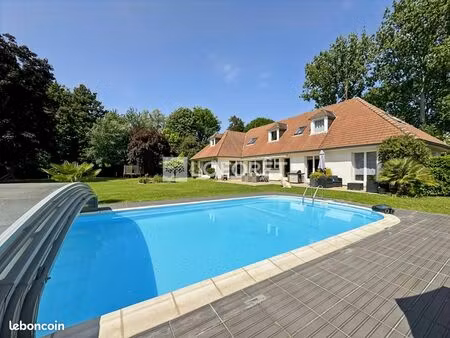 villa 8 pièces 310 m²