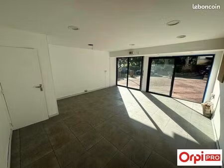 local commercial 43 m²