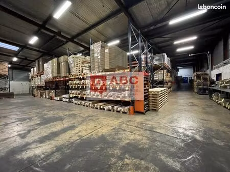 local d'activité 2 300 m²