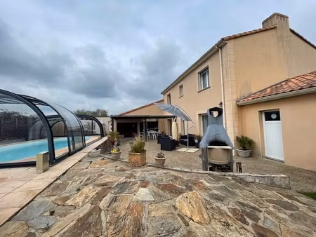spacieuse maison familiale avec vue dégagée et piscine - vue