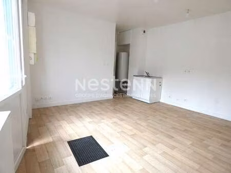 location bureaux et commerces à clermont-créans (72200) : à louer / 30m² clermont-créans