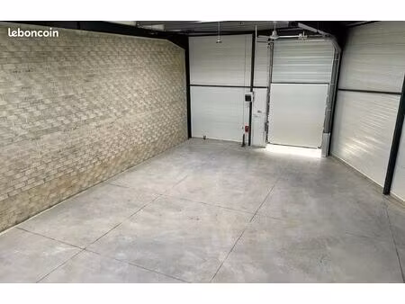 local 848 m² marines