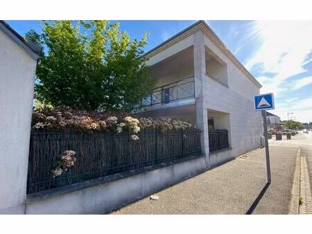 location maison  88.55 m² t-4 à saint-denis-de-l'hôtel  850 €