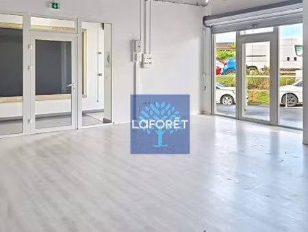 location locaux professionnels 79.47 m² à le lamentin (97232)  1 917 €