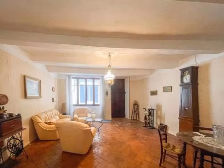 mezel  maison de village en pierre à fort potentiel