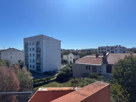 appartement dernier etage avec ascenseur- rue bagnolet toulo