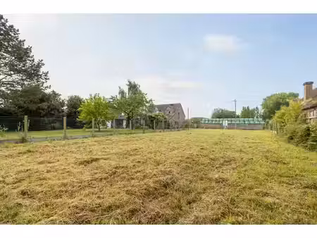 terrain à bâtir de 620m² pour une maison 4 façades