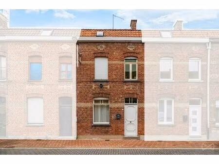 à rénover selon vos envies–maison 2 chambres avec extérieur.