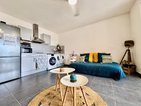 studio à vendre en rez-de-jardin avec varangue et place de parking sur cul-de-sac  saint-m