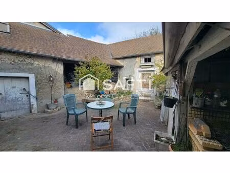 gros potentiel dans cette maison pleine de charme