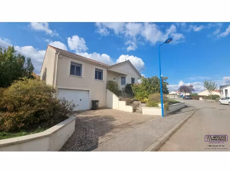 montrequienne : maison ind. f5/6  terrain 9 ares.