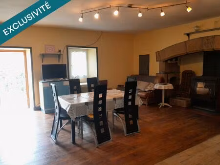 maison habitable de construction traditionnelle en pierre et batis