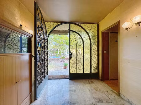 st esteve- villa avec garage et jardin