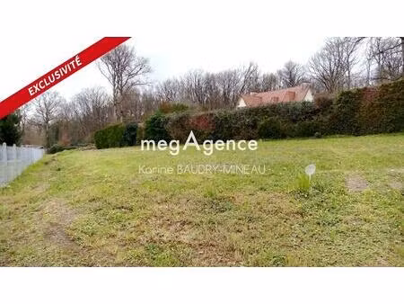 terrain constructible de 800 m2 dans un cadre paisible à la campagne