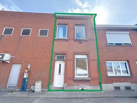 a moderniser  2 ch + grenier aménageable  possibilité cour!