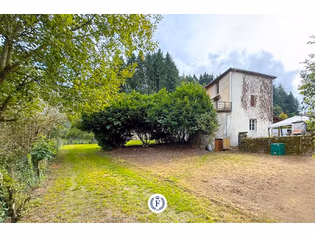 ancienne auberge 224 m2  6 chambres 1 bureau sur 1457 m2 de