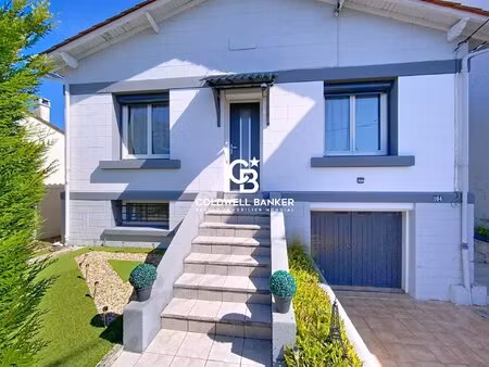 charmante maison de ville rénovée avec garage à saintes