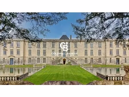 la vie de château dans un appartement - château du douhet