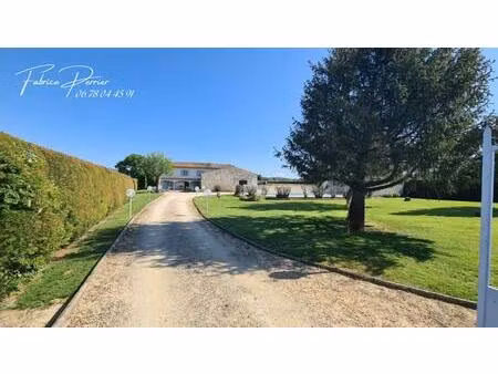 maison 259 m2   dépendance 74 m²  piscine  terrain 3000m²