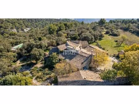 propriété avec piscine saumane-de-vaucluse (84)