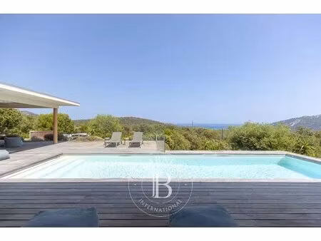 porto-vecchio  santa giulia  villa d'architecte  4 chambres  piscine  vue mer  proche...