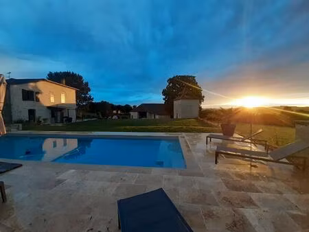 magnifique propriété en pierre avec piscine et dépendances