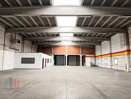 bâtiment commercial stratégiquement situé à louer – grand...