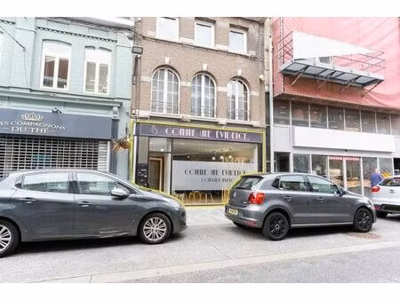 surface commerciale en plein centre-ville  dans une rue pas