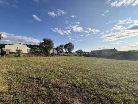 vente / terrain a batir / 714 m2