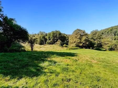 terrain dans une rue calme de 10ares 80centiares sur les hau
