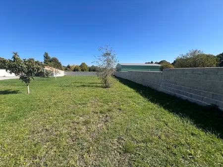 vente terrain à batir 655 m² à arces (17120)  74 500 €
