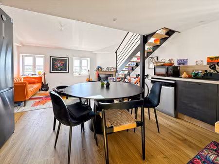 magnifique t3 avec mezzanine dans un bâtiment historique de trévoux