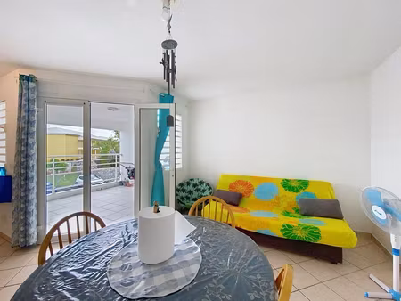 appartement t2 dans une résidence privée avec piscine à gissac  sainte-anne