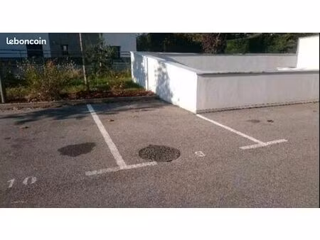 place de parking à divonne