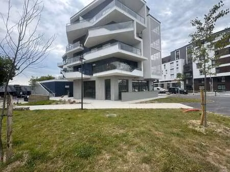 location bureaux et commerces à saint-malo (35400) : à louer / 200m² saint-malo