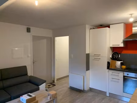 location appartement 2 pièces 32 m² à chateaulin (29150)  450 €