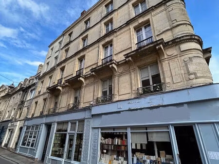 bel appartement 2pp rénové 40m2 env. hypercentre de caen.