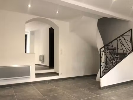 location meublée appartement 3 pièces 65.85 m² à jouques (13490)  890 €