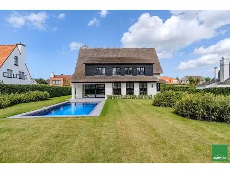 belle villa individuelle avec piscine  située au calme da...