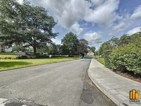 emplacement de parking interieur n° 77