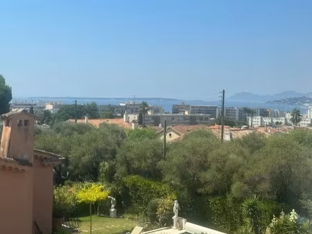 location meublée maison 4 pièces 120 m² à antibes (06600)  2 400 €