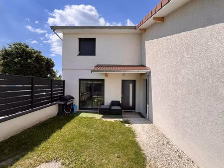 opportunité d'investissement : maison moderne 3 chambres avec jardin et garage vendue loué