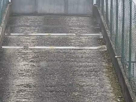 firminy centre à louer places de parking dans local couvert et securise