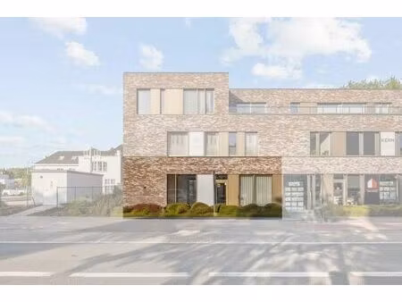 espace commercial ou bureau prêt à l'emploi d'environ 223 m²