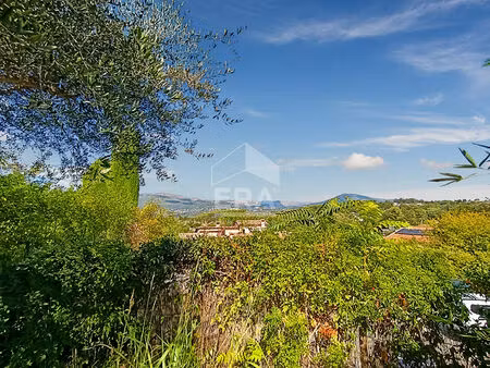 appartement de type 2 pieces en rez de jardin avec piscine collective