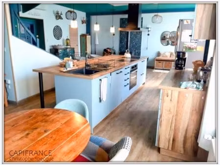 a vendre  maison rénovée avec gout  terrain et garage celles sur durolle (63)