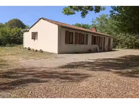 charmante maison de plain-pied de 100m² à rafraîchir  située sur un terrain de 2500 m²